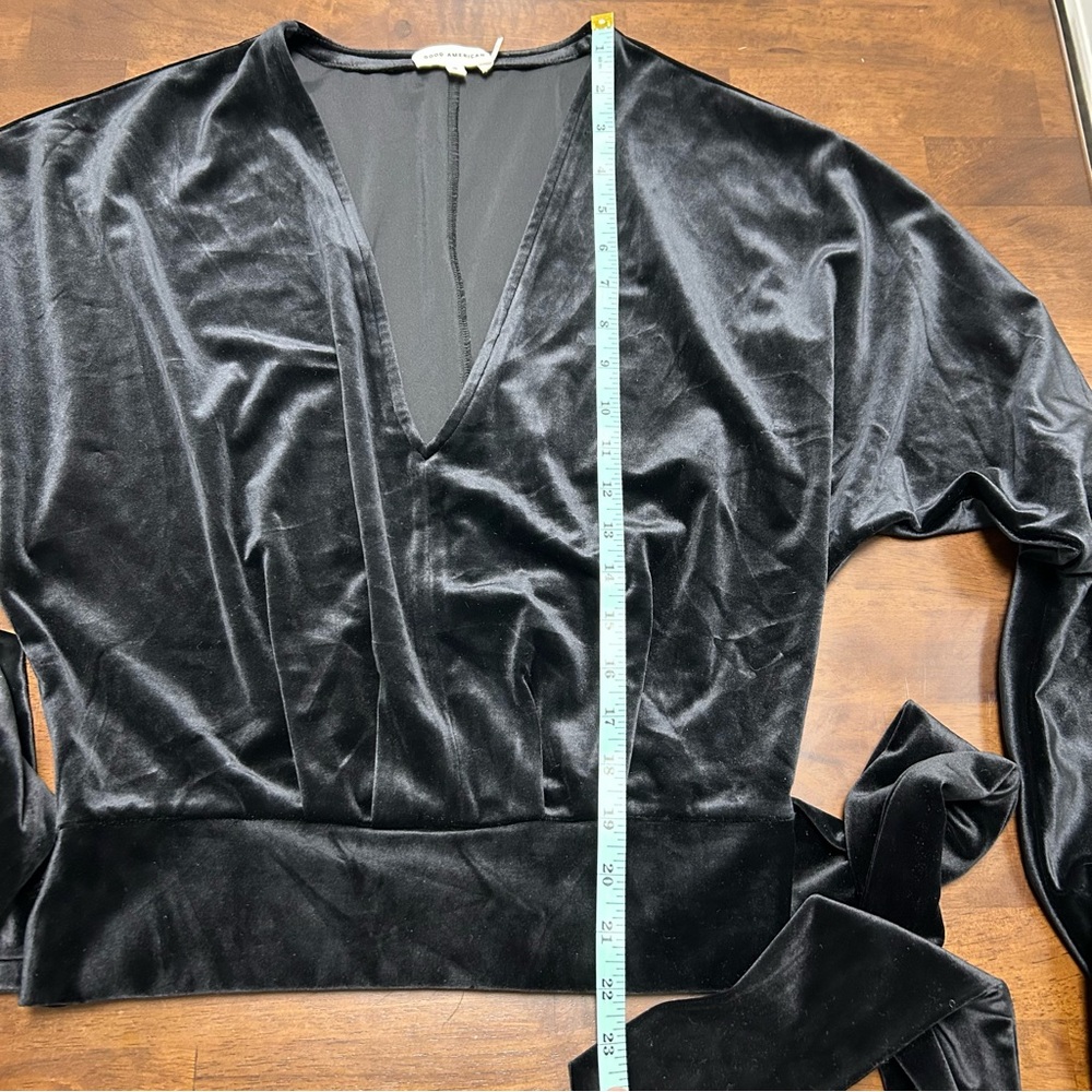 Good American Velvet Deep V Neck Long Sleeve Belted Blouse Black Size 2 / Size M - Picture 12 of 16